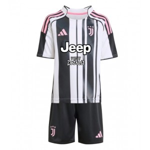 Fotbalové Dres Juventus Dětské Domácí Oblečení 2025-26 Krátký Rukáv (+ trenýrky)